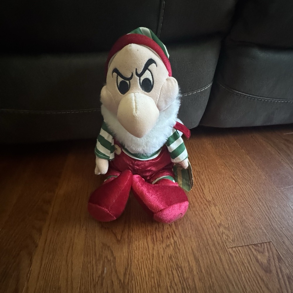 Snow White and the seven dwarfs grumpy. The elf has jingle balls in hat NWT